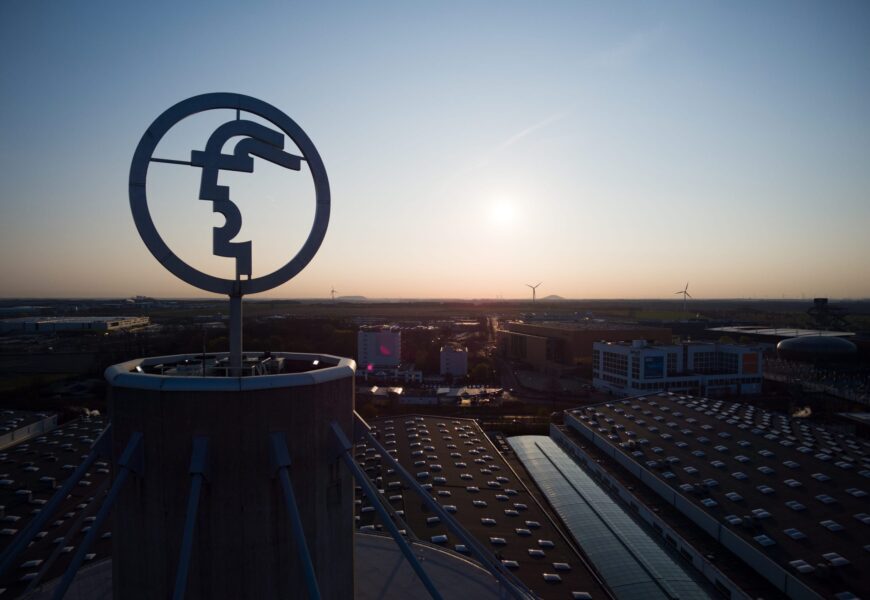 Hannover Messe Hermes im Sonnenuntergang